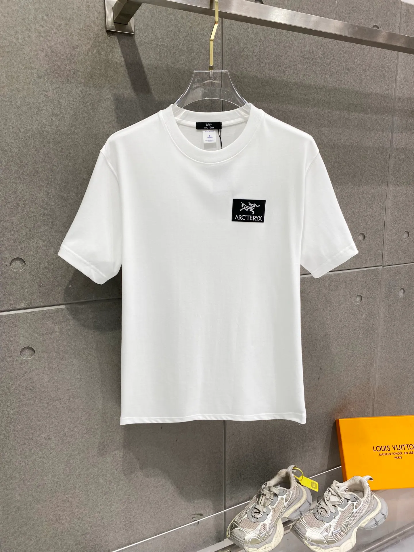 ， ，Classic logo ， Quality Original ， ， ， Premium 。 ！ :Black White，Royal Blue Sizes: S-XXL : g